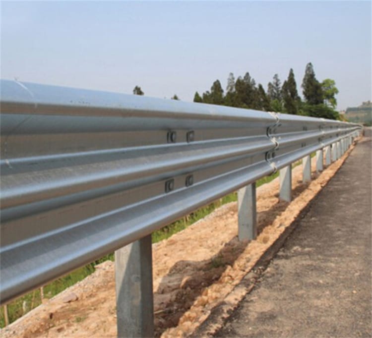 波形護欄板都有什么種類？
                  